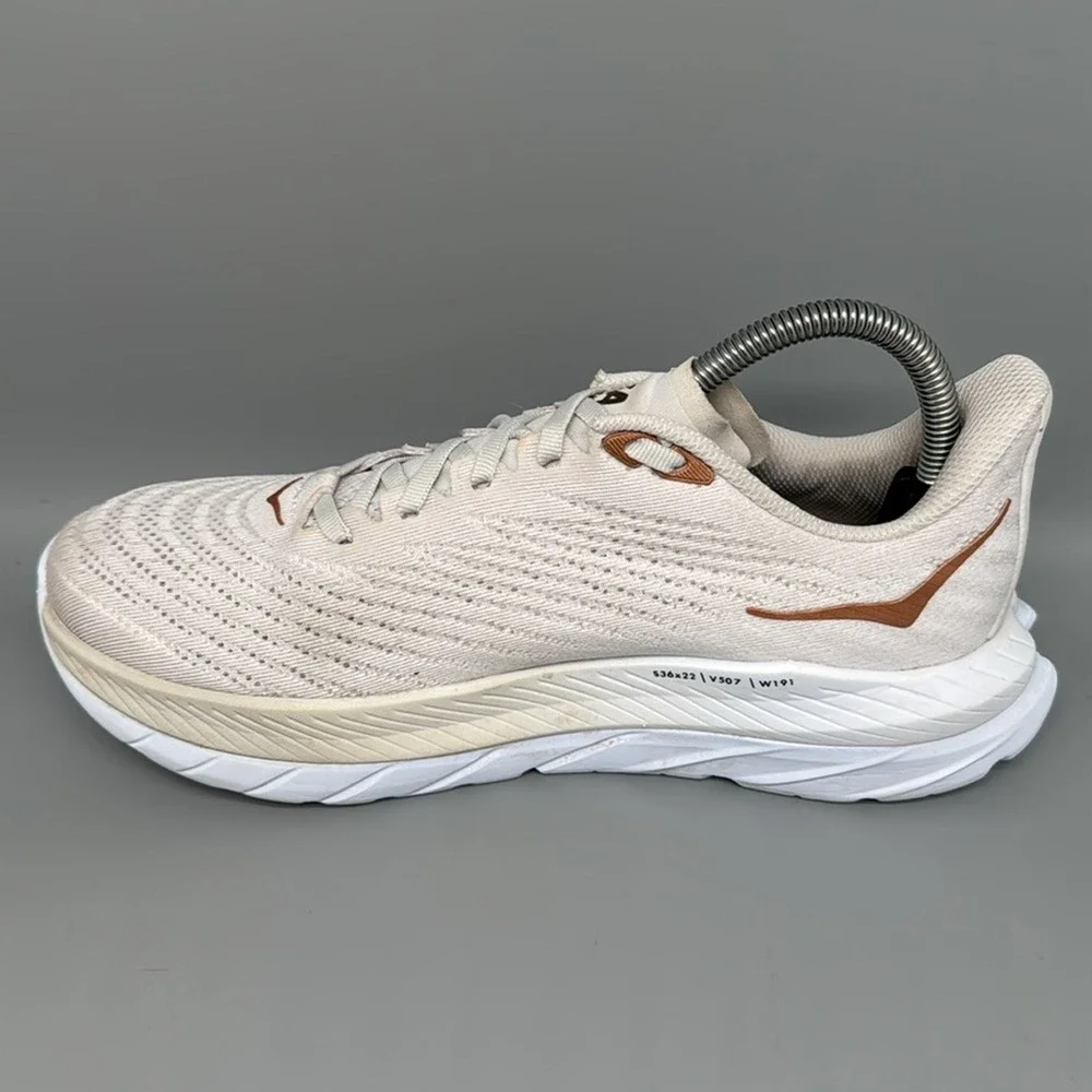 Hoka One One‎ Mach 5 Cream Bronze Running Shoes Women's Sz 8B